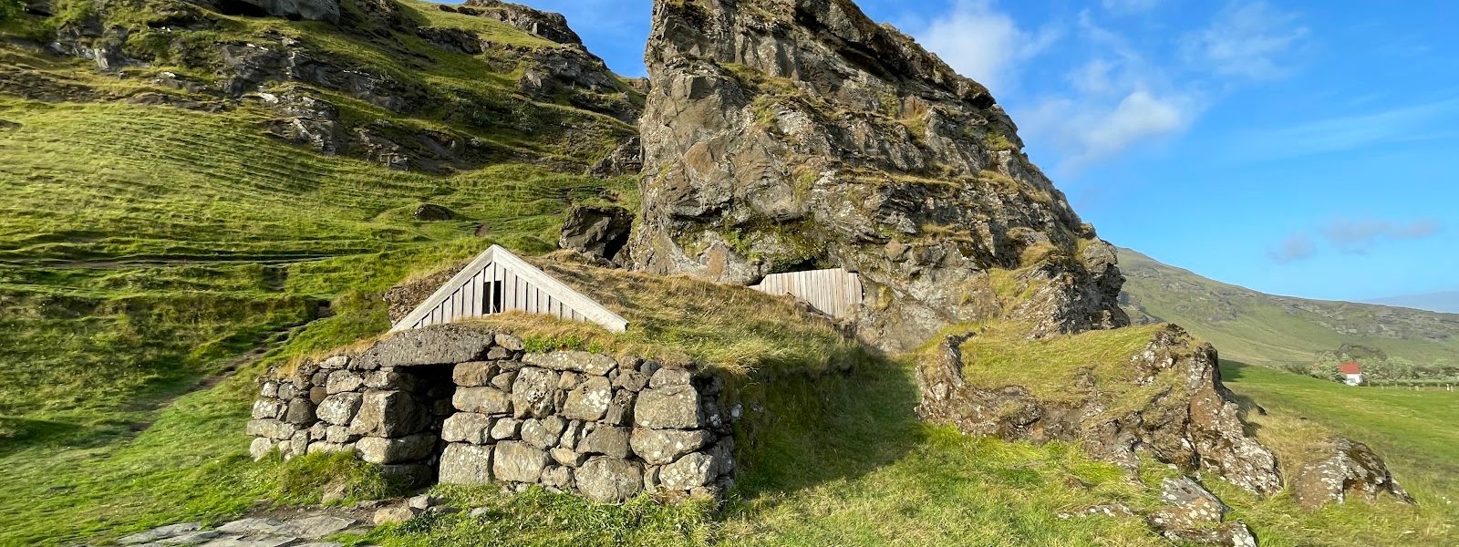Rútshellir Caves