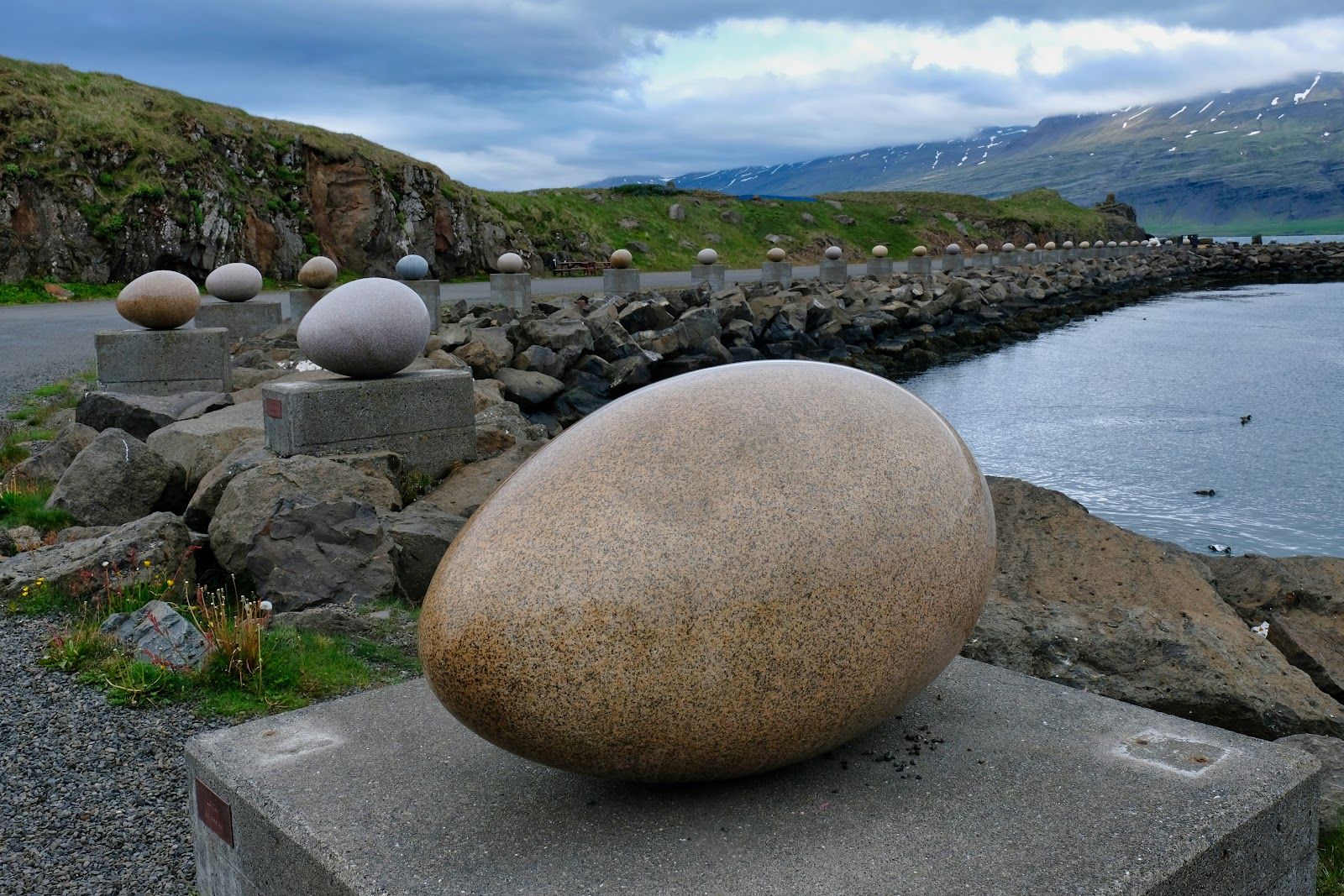 Eggin í Gleðivík (The Eggs of Merry Bay)