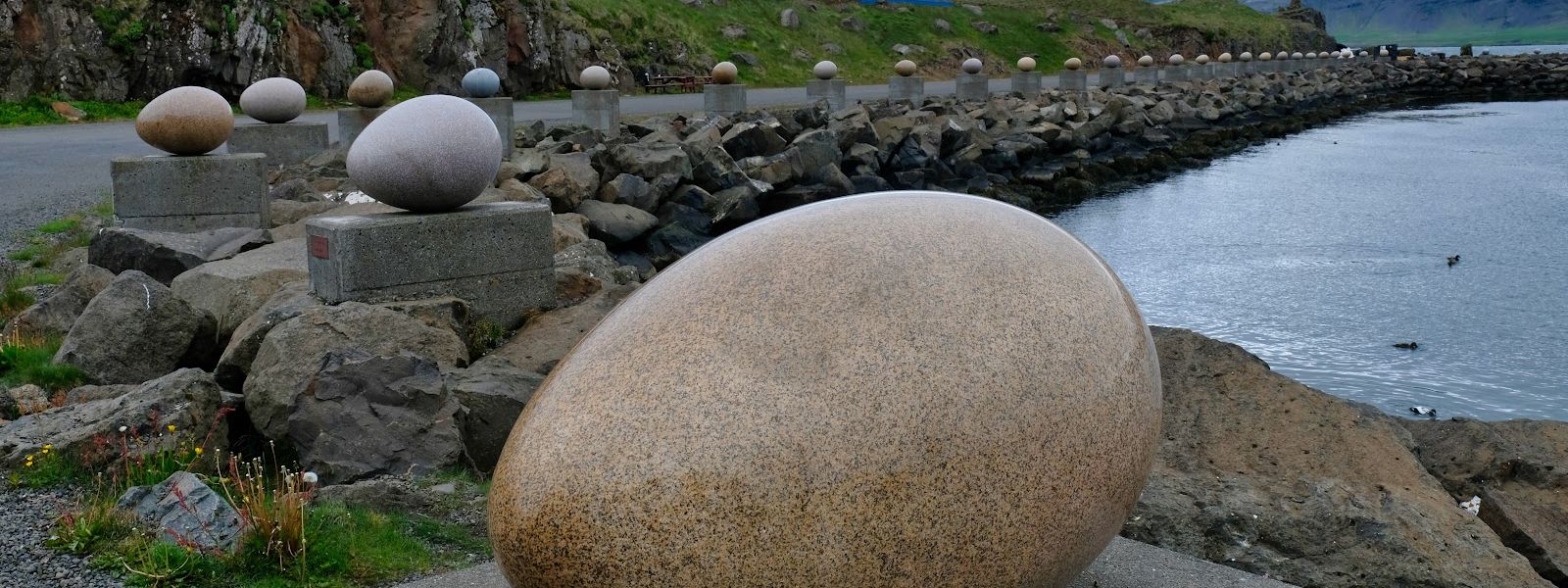 Eggin í Gleðivík (The Eggs of Merry Bay)