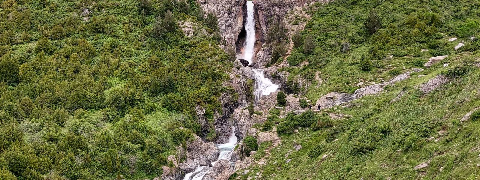 La Larri Waterfall