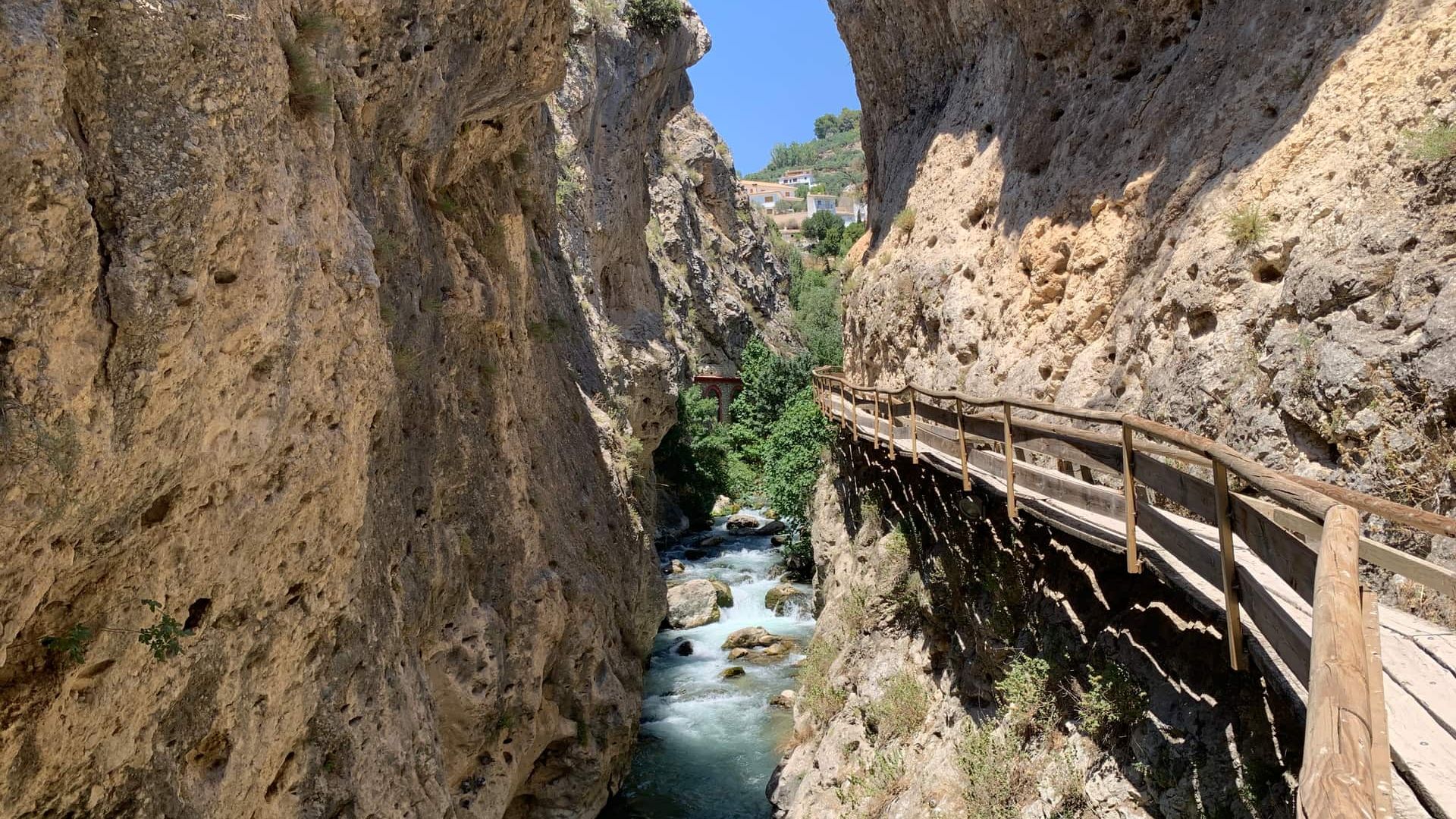 Сендеро-де-ла-Серрада-дель-Рио-Кастриль (Тропа Пасарелас)