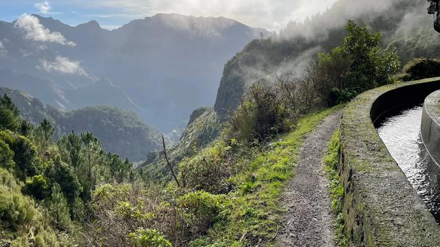 Стежка Піна́кулу і Фолхадал (PR17)