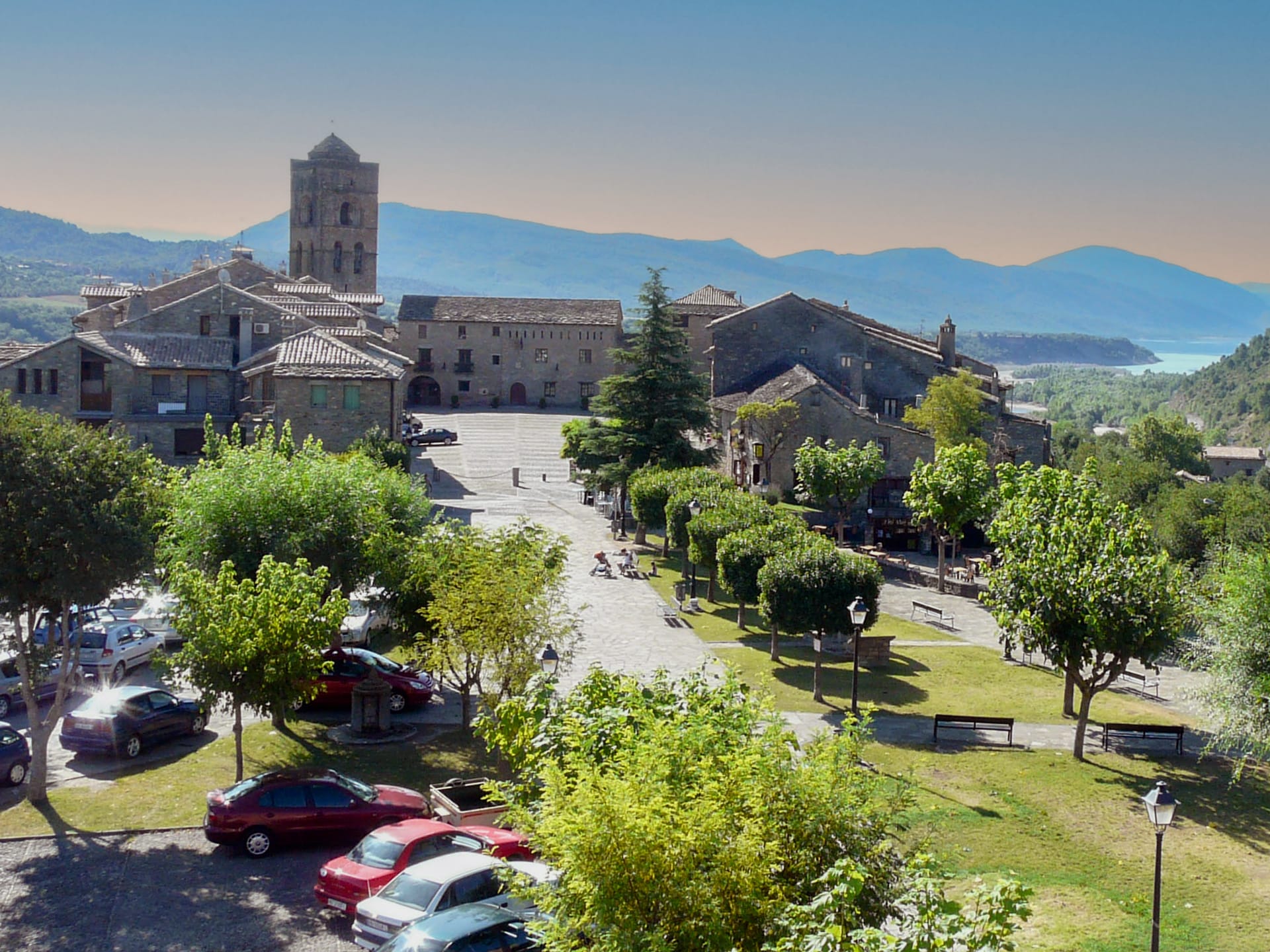 Площадь Майор в Айнсе