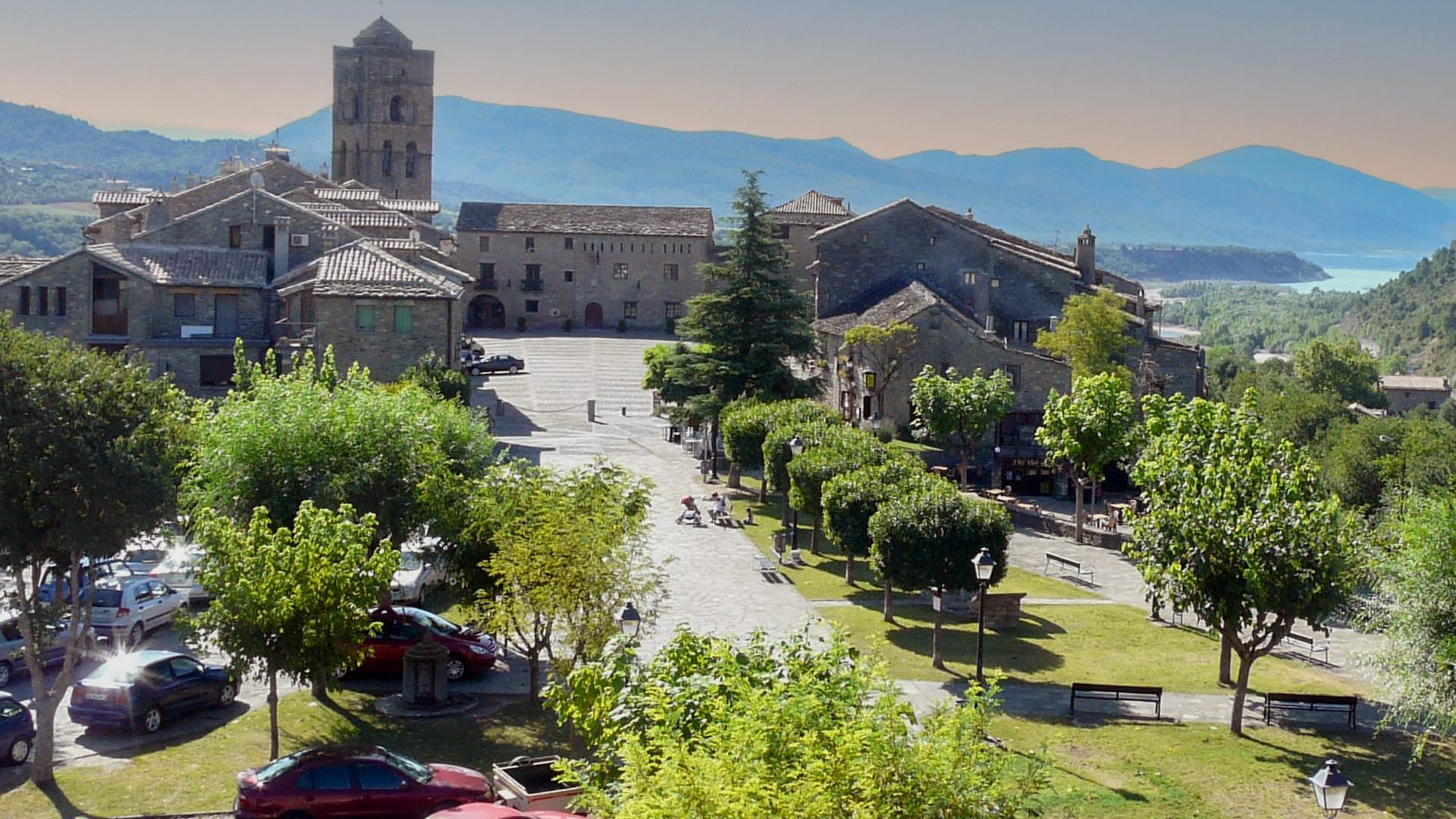 Площа Майор в Айнсі