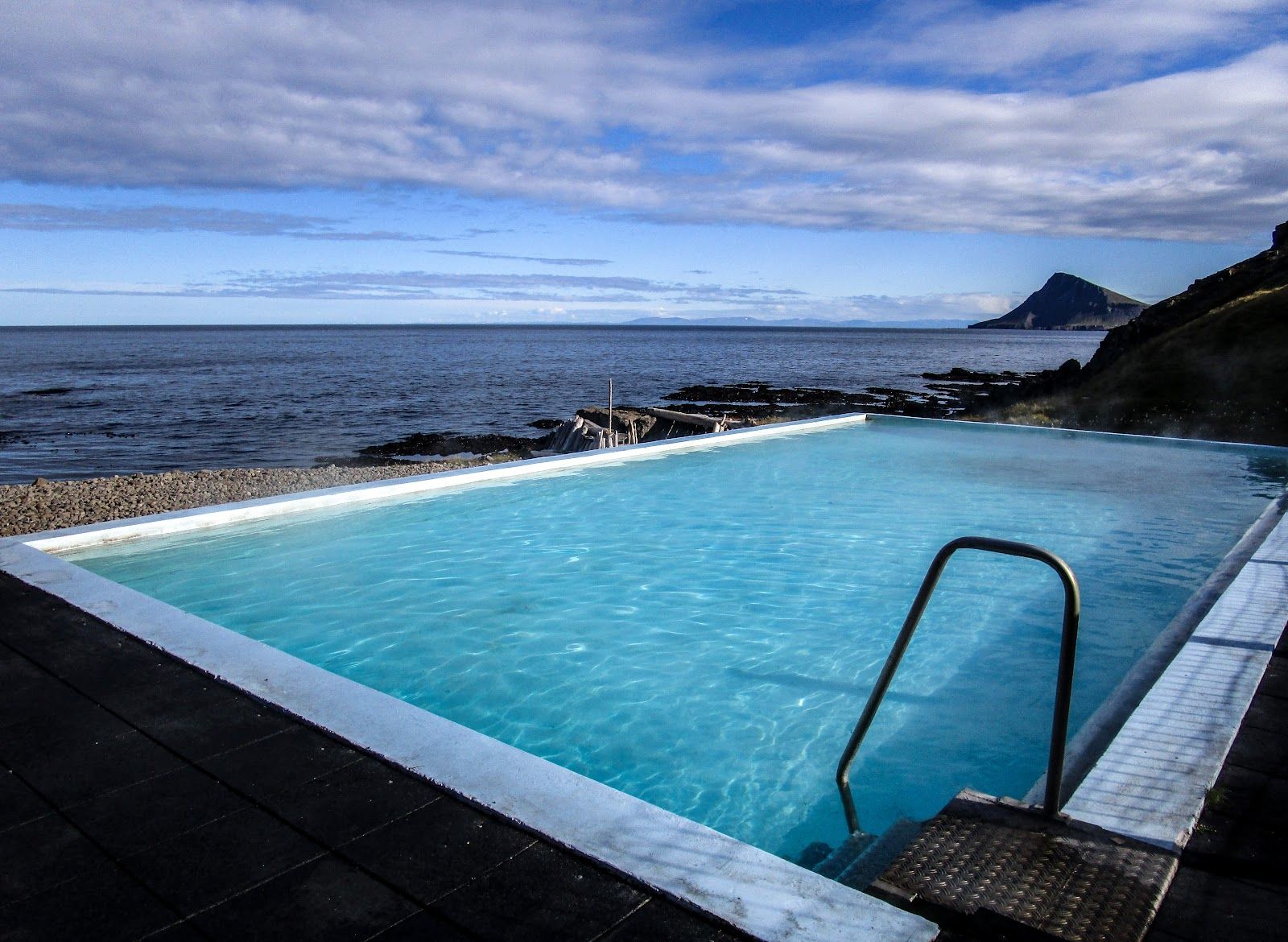 Krossneslaug Hot Pool