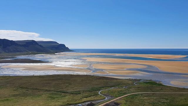 Пляж Раудасандур