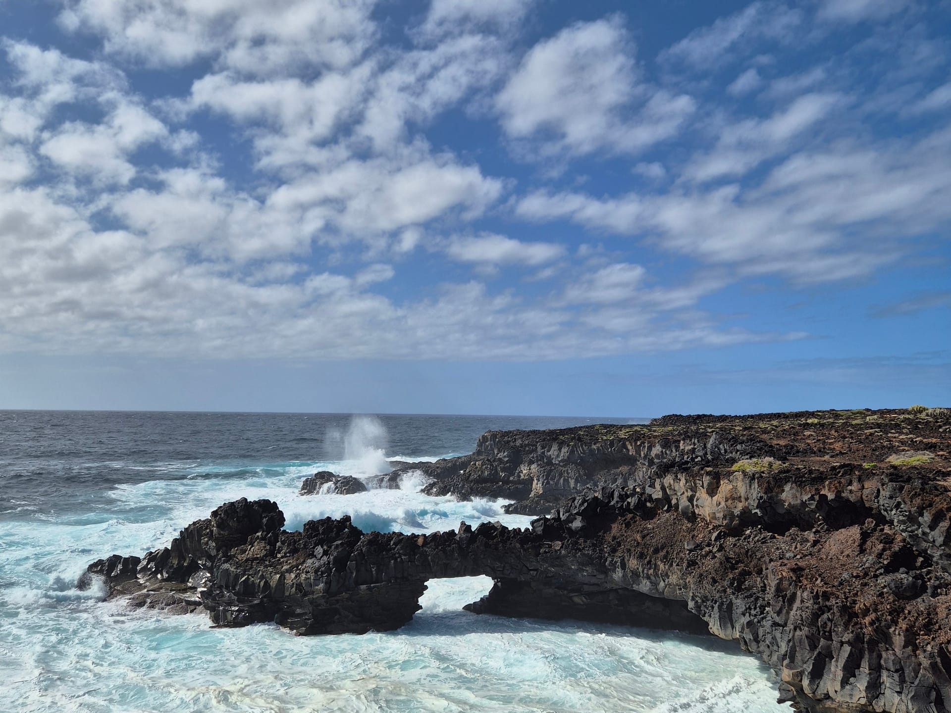 Арка у моря