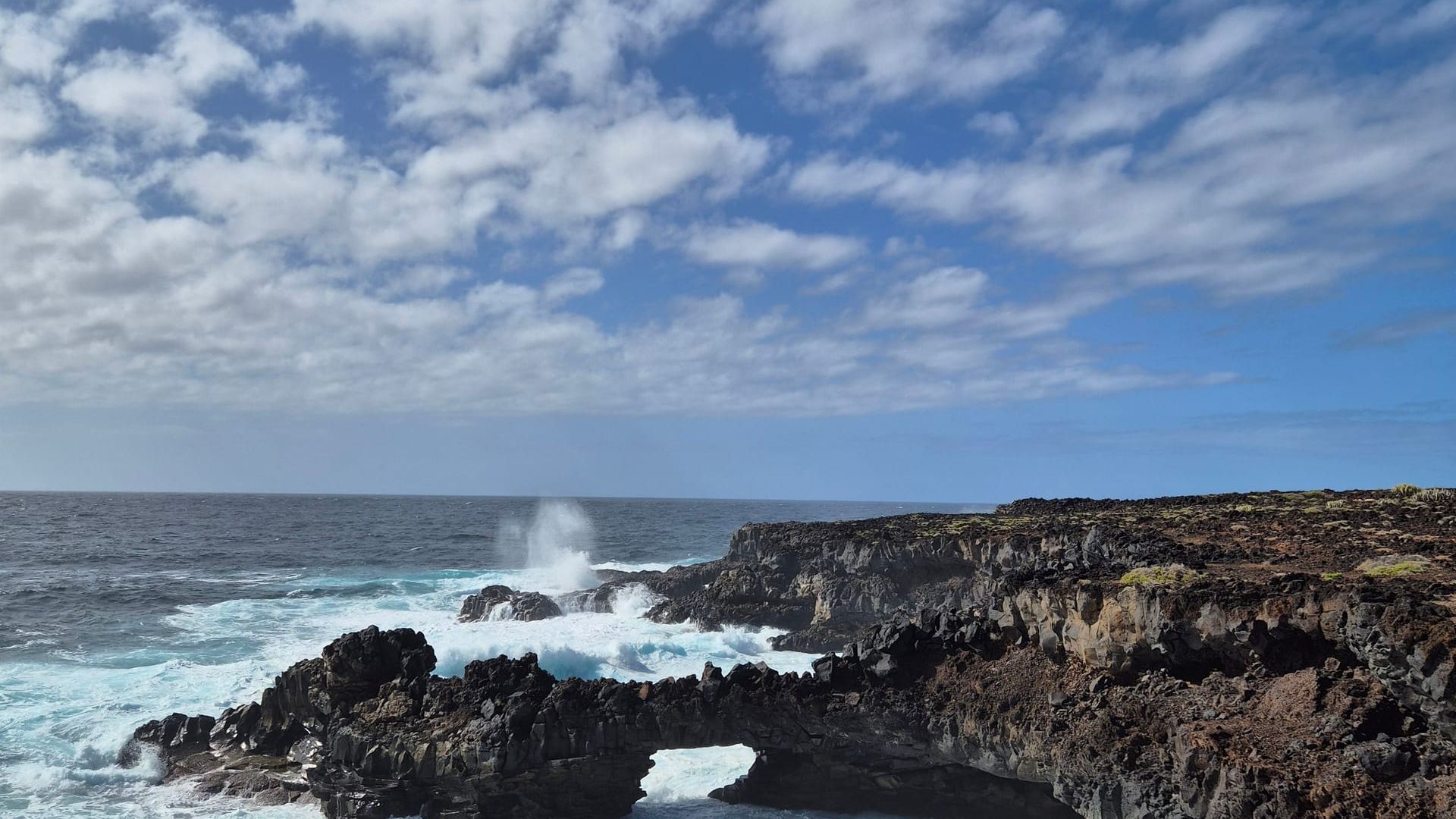 Арка у моря