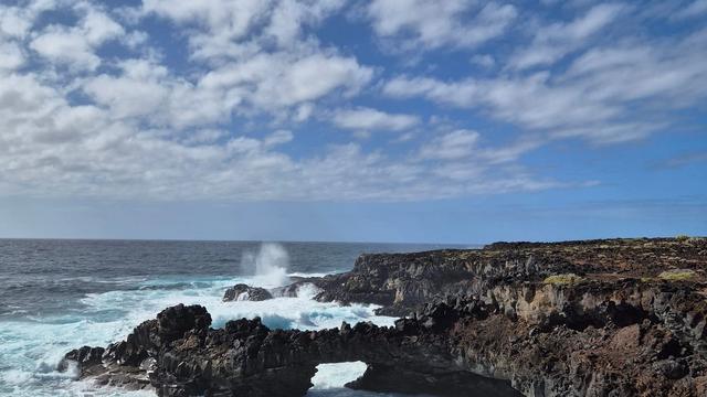 Арка у моря