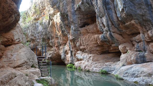 Каньйон та містки річки Еброн