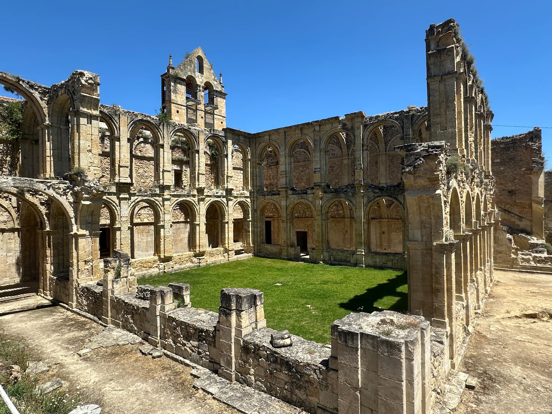 Аббатство Санта-Мария-де-Риосеко