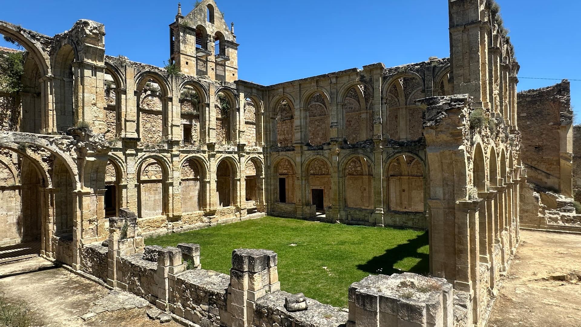 Абатство Санта-Марія-де-Ріосеко