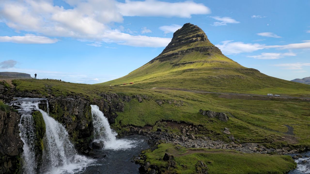 Kirkjufell Waterfall
