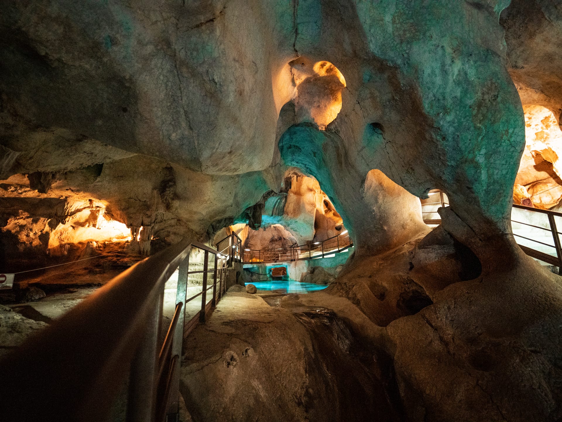 Печера скарбів