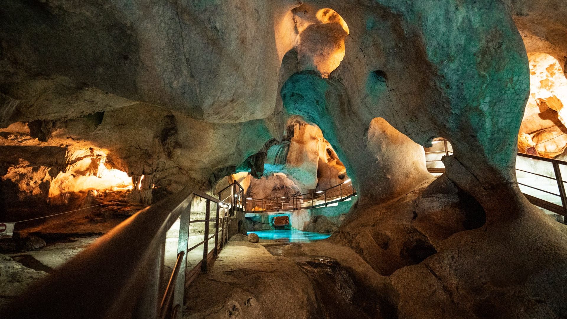 Печера скарбів