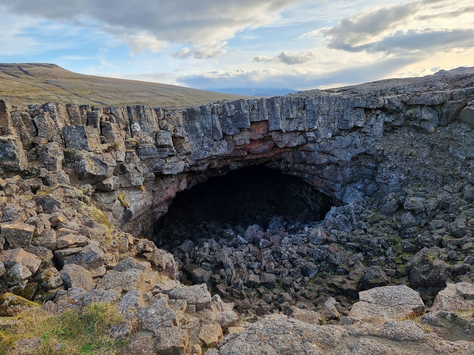 Surtshedlir Cave