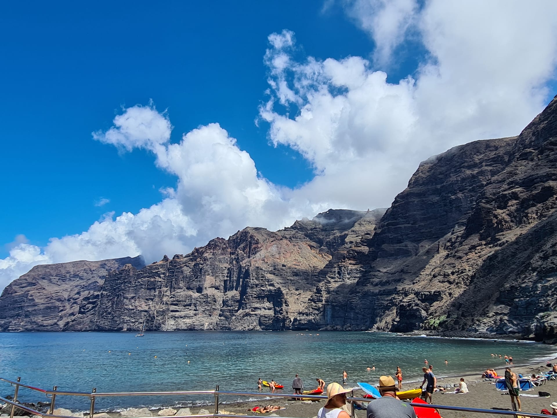 Пляж де-лос-Гуиос