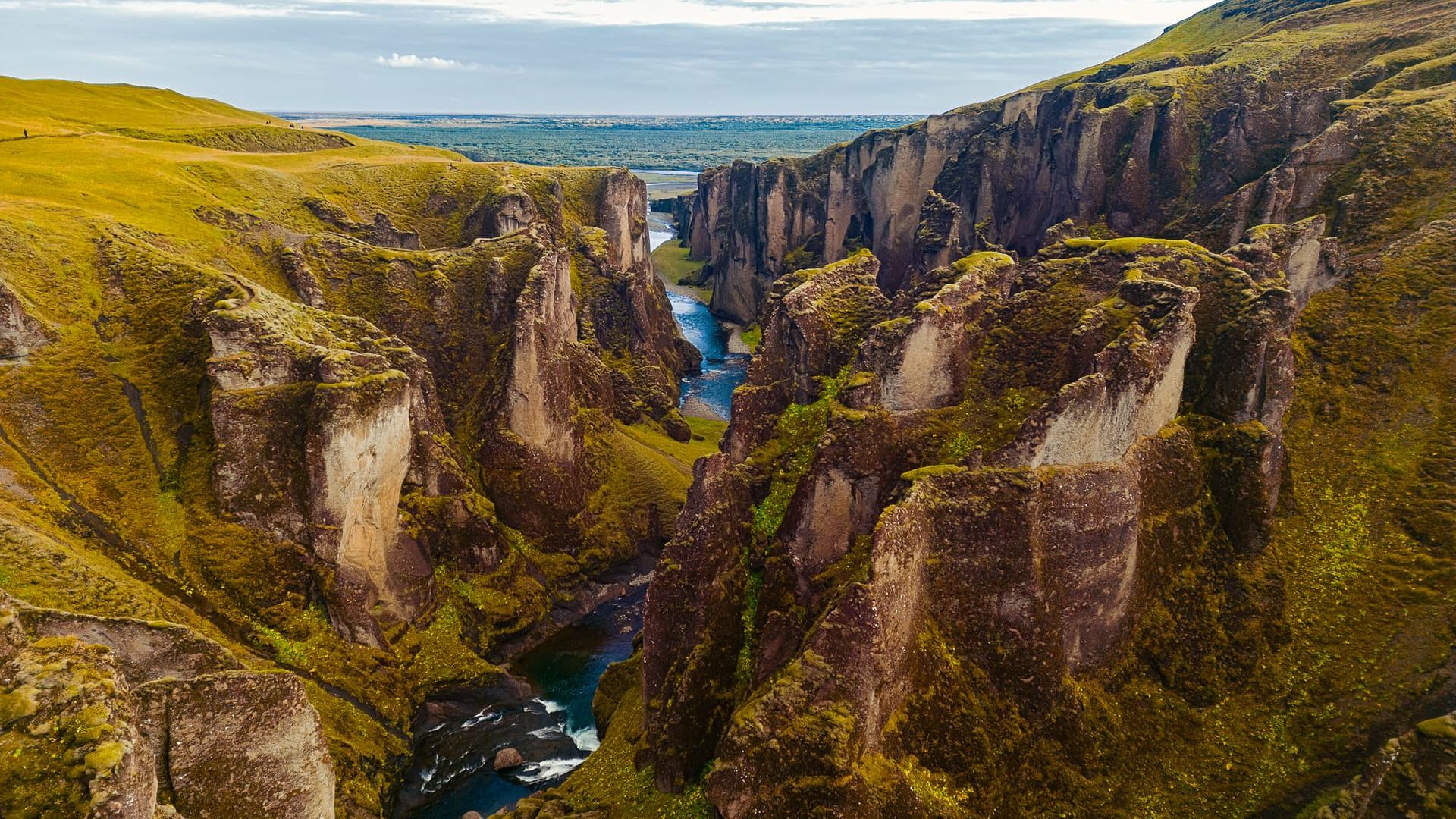 Fjadrargljufur Canyon