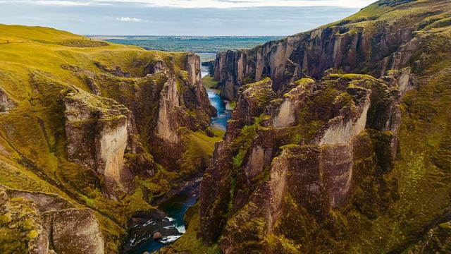 Fjadrargljufur Canyon