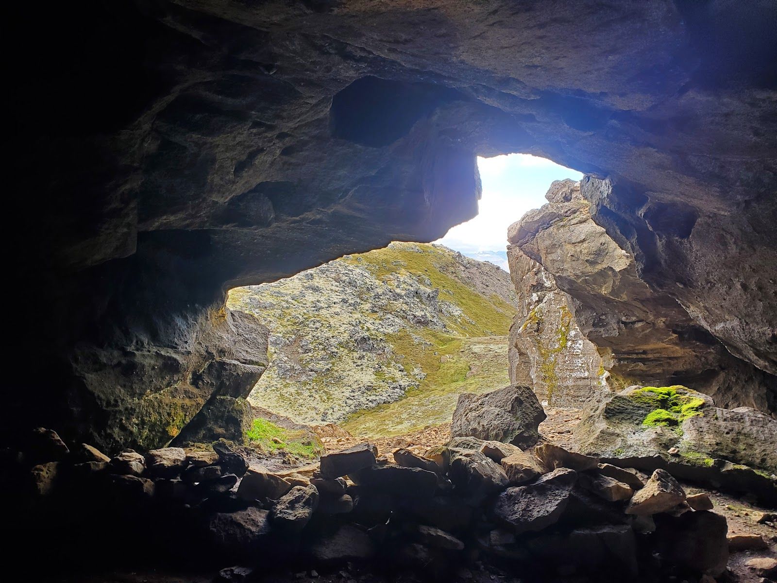 Songhellir Cave