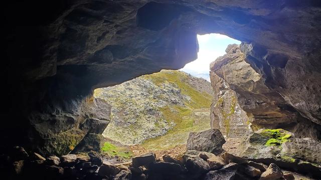 Songhellir Cave