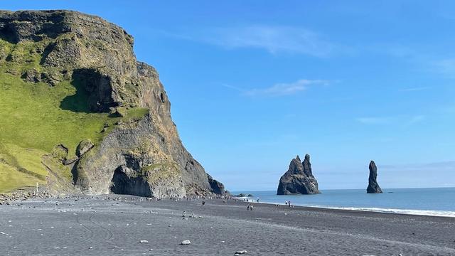 Пляж Рейнисфьяра