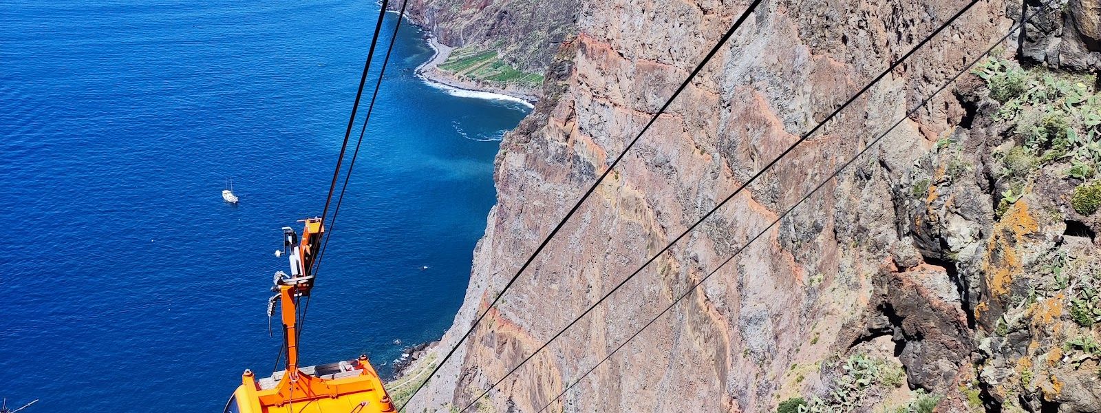 Teleférico das Fajãs do Cabo Girão