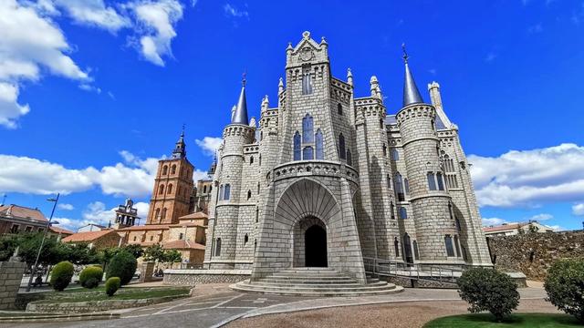 Епископский дворец в Асторге