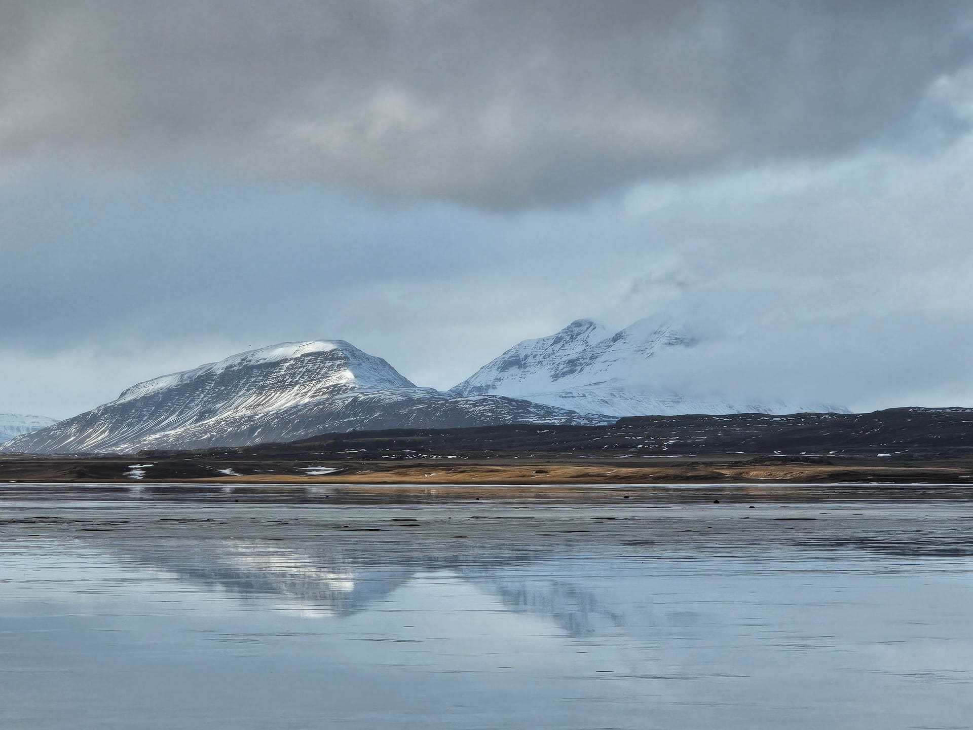 Чёрный пляж Мелейри