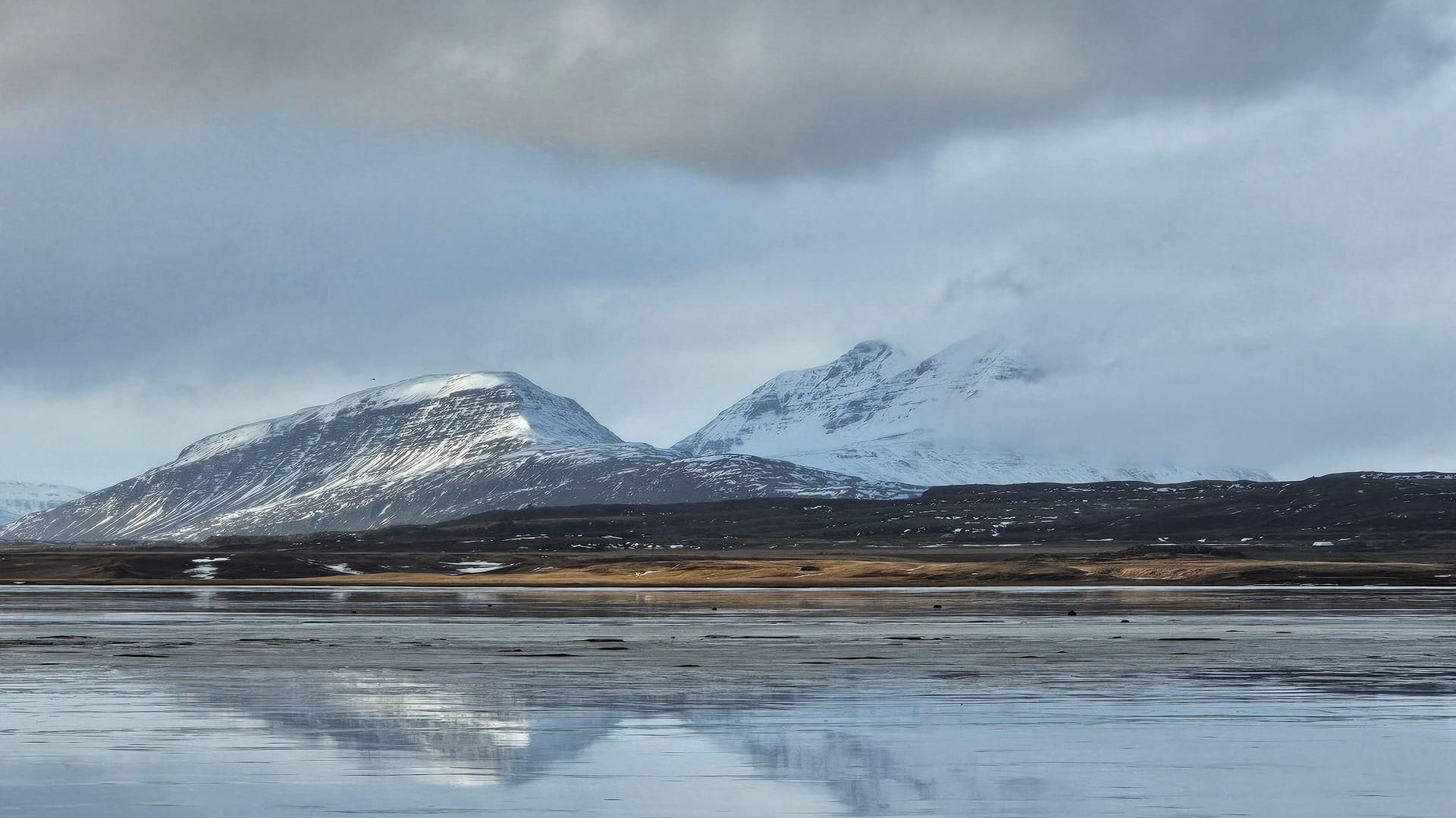 Чёрный пляж Мелейри