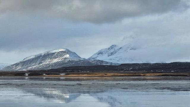Чёрный пляж Мелейри