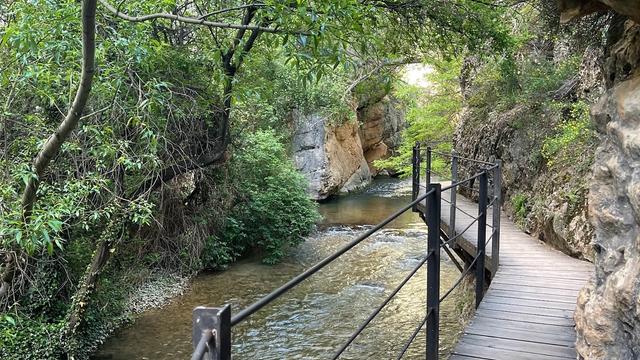 Guadalaviar River Walk
