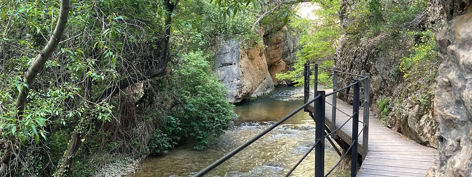 Guadalaviar River Walk