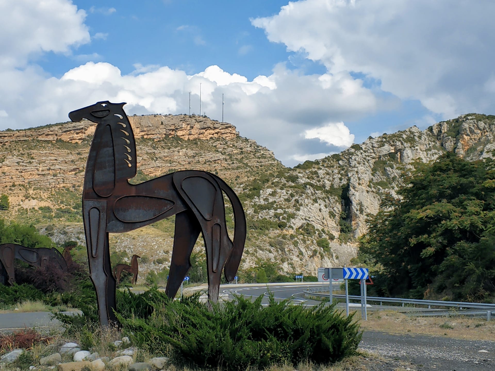 Скульптура «Пять лошадей»
