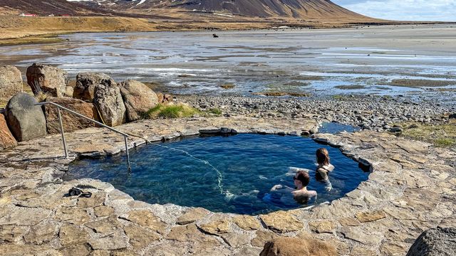 Krosslaug Hot Spring