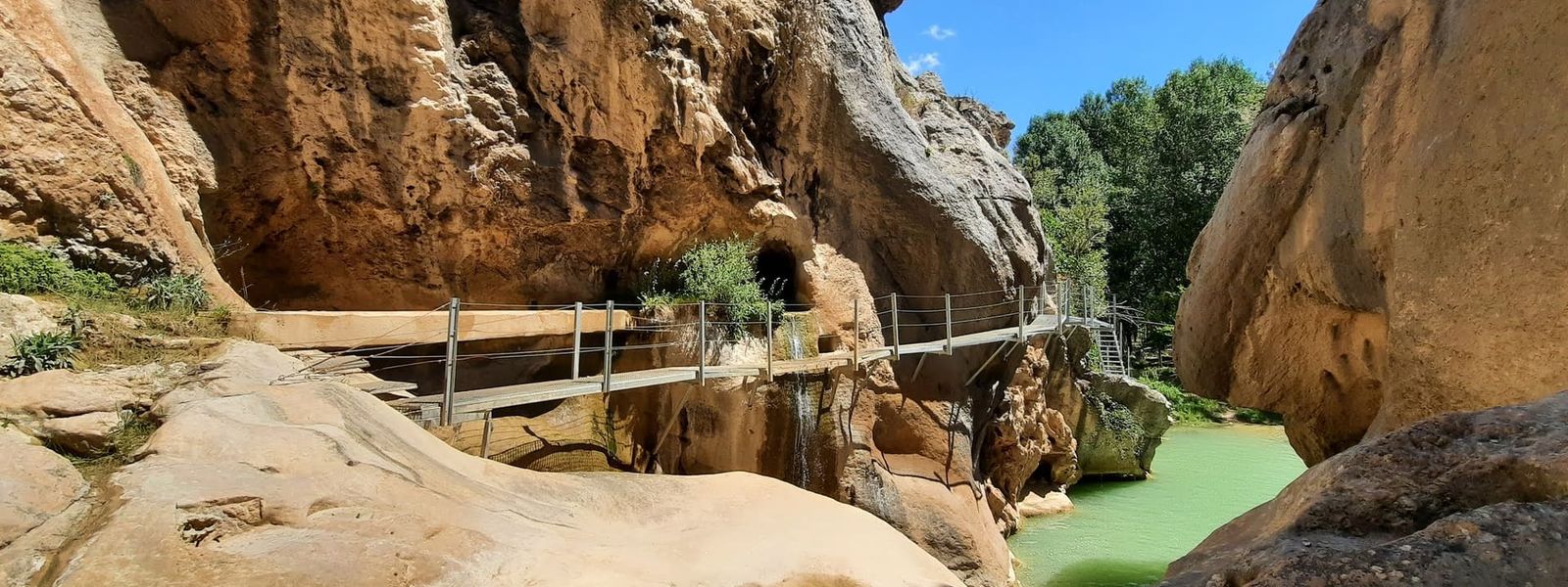 Hoz Mala Footbridges
