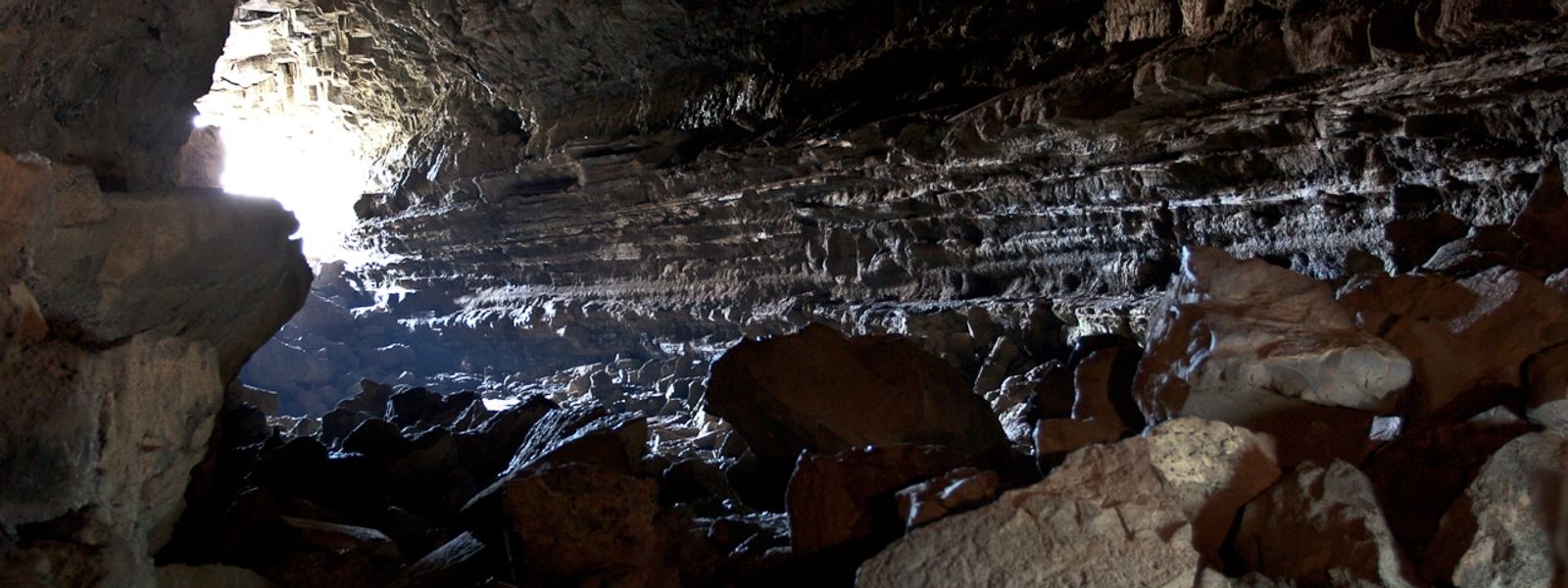 Surtshedlir Cave