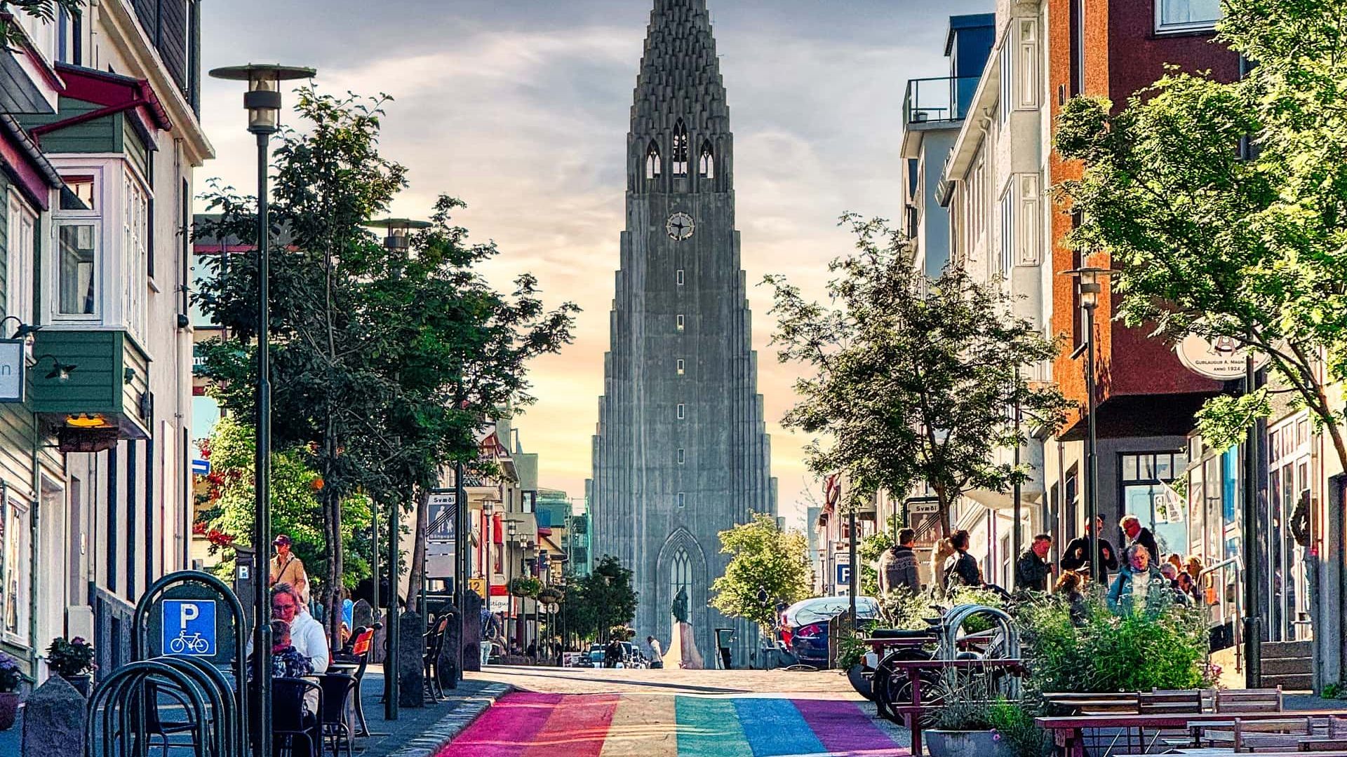 Skolavordustigur Street