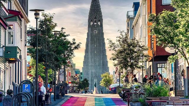 Skolavordustigur Street