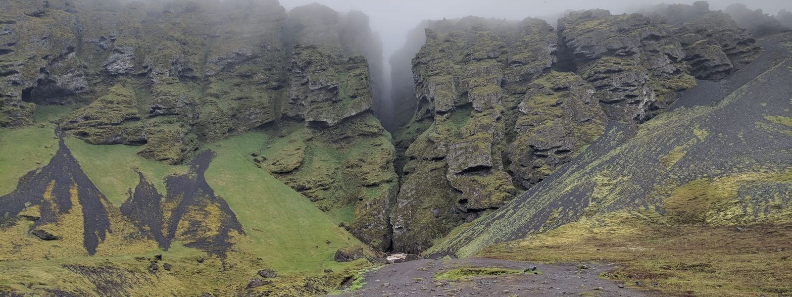 Raudfeldsgja Gorge