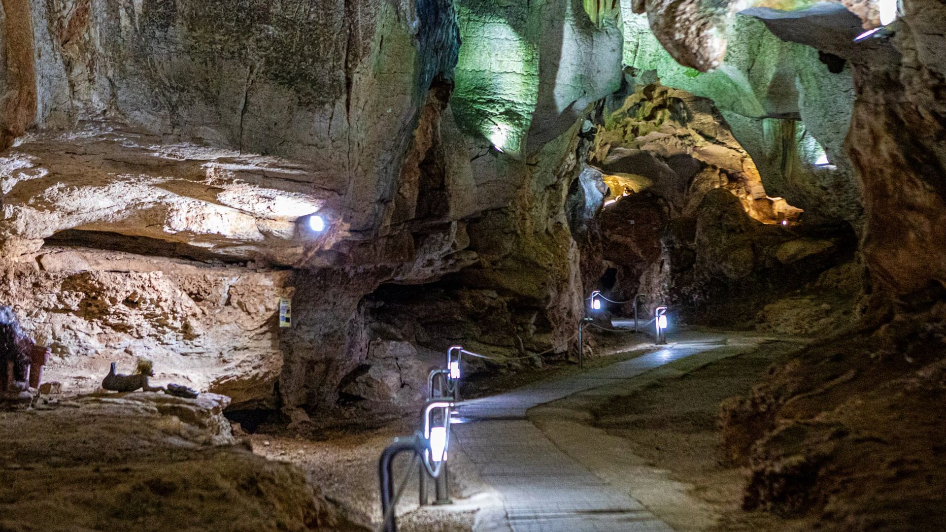 Печера Кова-де-лес-Калаверес
