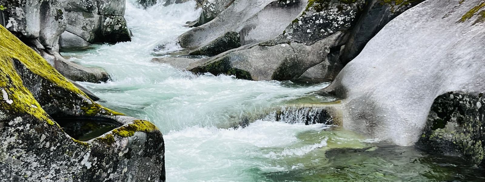 Los Pilones Giant's Kettles
