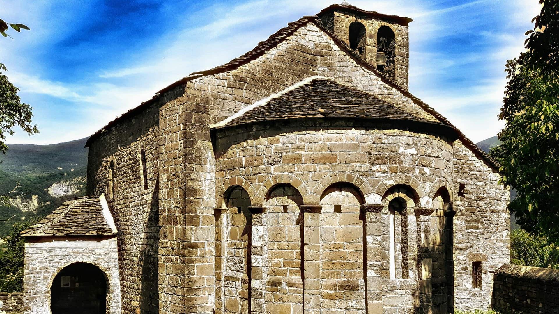 Церковь Санта-Эулалия-де-Орос-Бахо