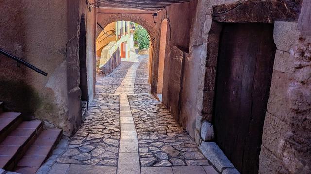 Портал на вулиці Банк