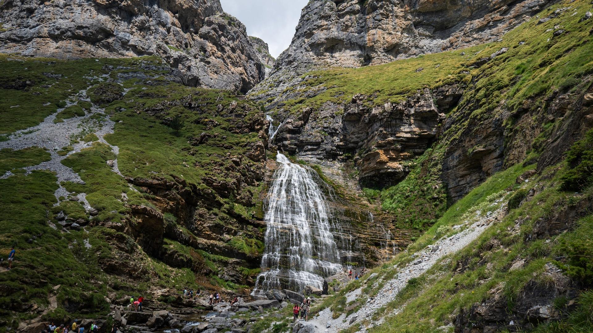 Cola de Caballo waterfall at the head of the Ordesa valley