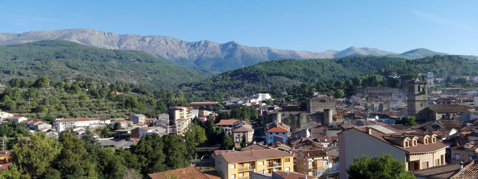 Arenas de San Pedro Town