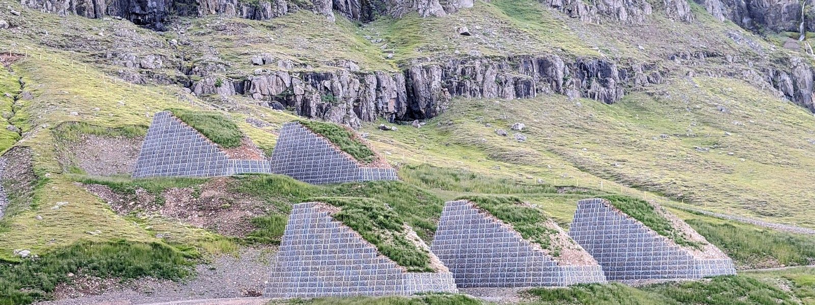 Протилавинні бар'єри гори Б'ольвюр