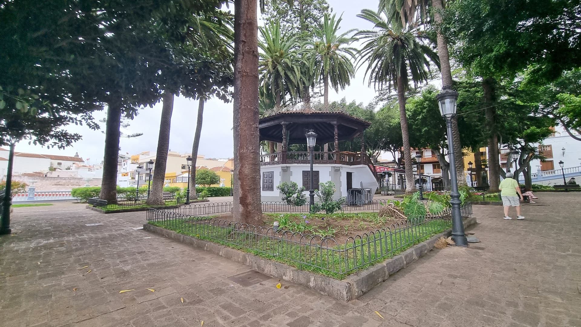 Площа Андреса-де-Лоренсо Касереса