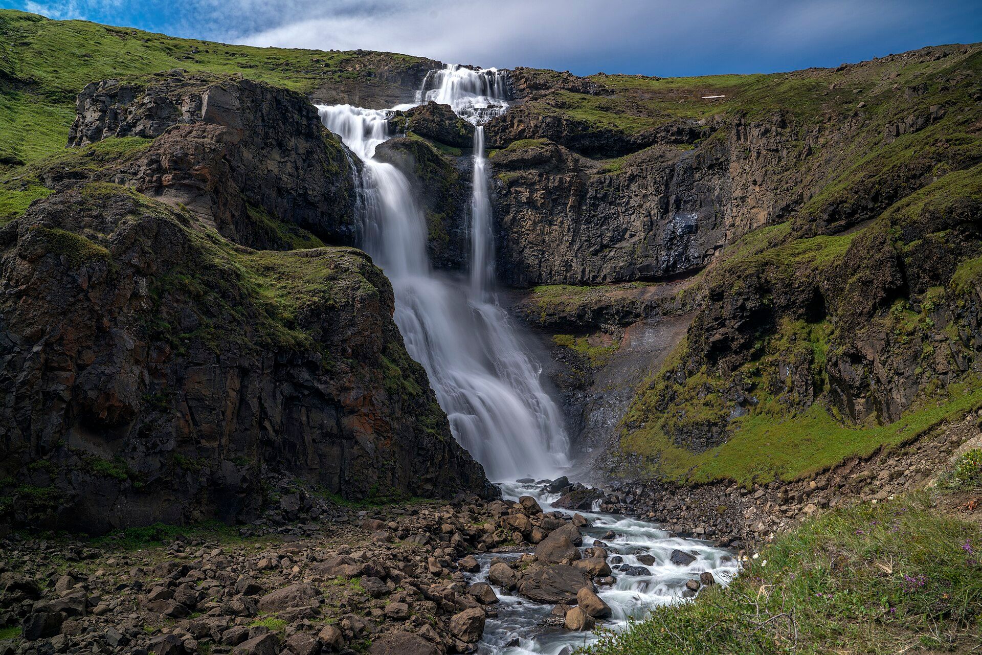 Rjúkandi Waterfall
