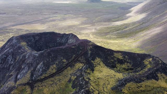 Кратер Ельдборг